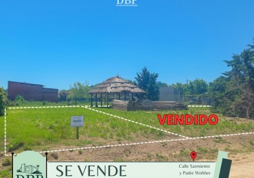 Dos terrenos de 300 m2 cada uno